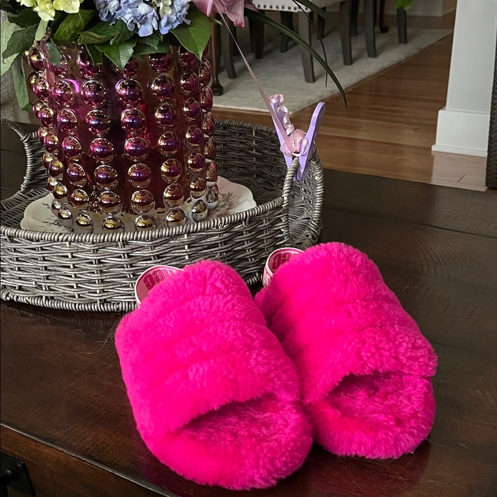 UGG Kids Slippers in Vibrant Pink